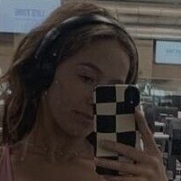 Emma Carlson Nude